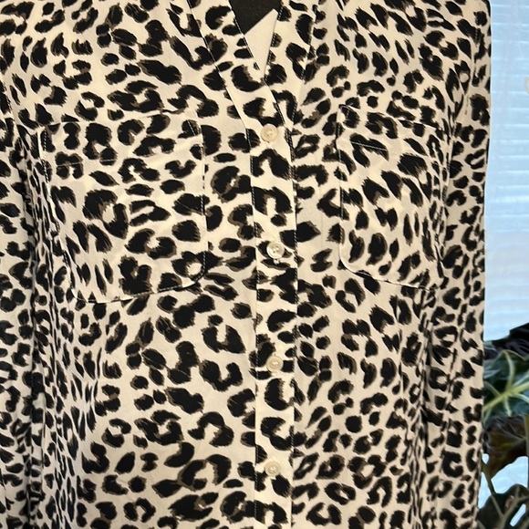 Talbots Leopard Button Collard Blouse Size XSmall - Picture 2 of 9